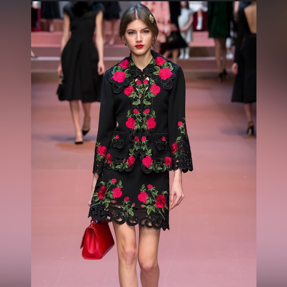 Beautiful suit set rose flowers appliqué Size Small Sunning blazer and skirt - Picture 2 of 14